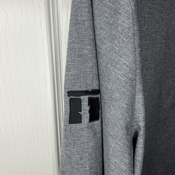 TravisMathew Men's Medium Gray Heather Quarter Zip Pullover - Picture 4 of 10